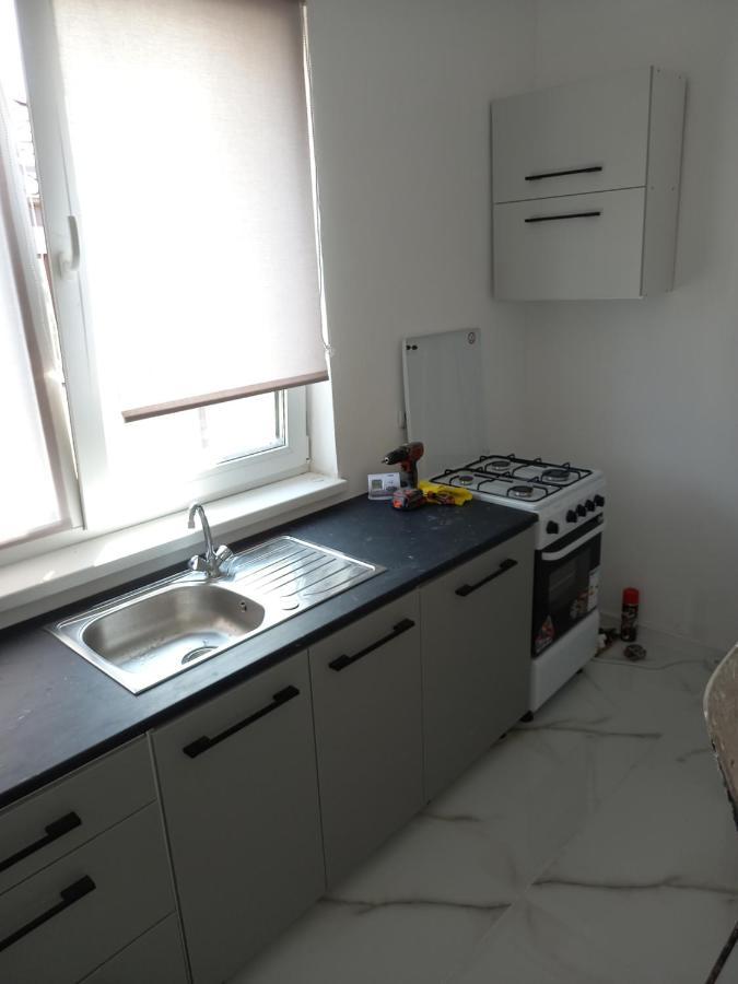 Twins Residence 2 Apart Hotel Ap 3 2 Rooms Chiajna Bagian luar foto