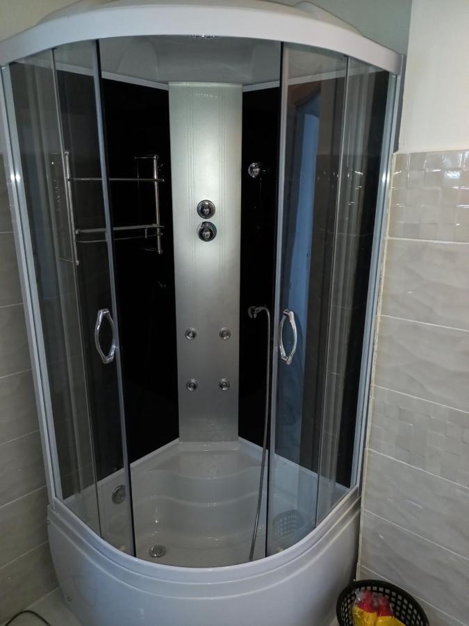 Twins Residence 2 Apart Hotel Ap 3 2 Rooms Chiajna Bagian luar foto